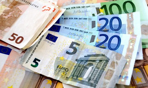 EUR/USD Maintains Position at Low Points of 1.0700 in the Midst of Monday Risk-Off Trade as Bears Scope Low Points of 2020